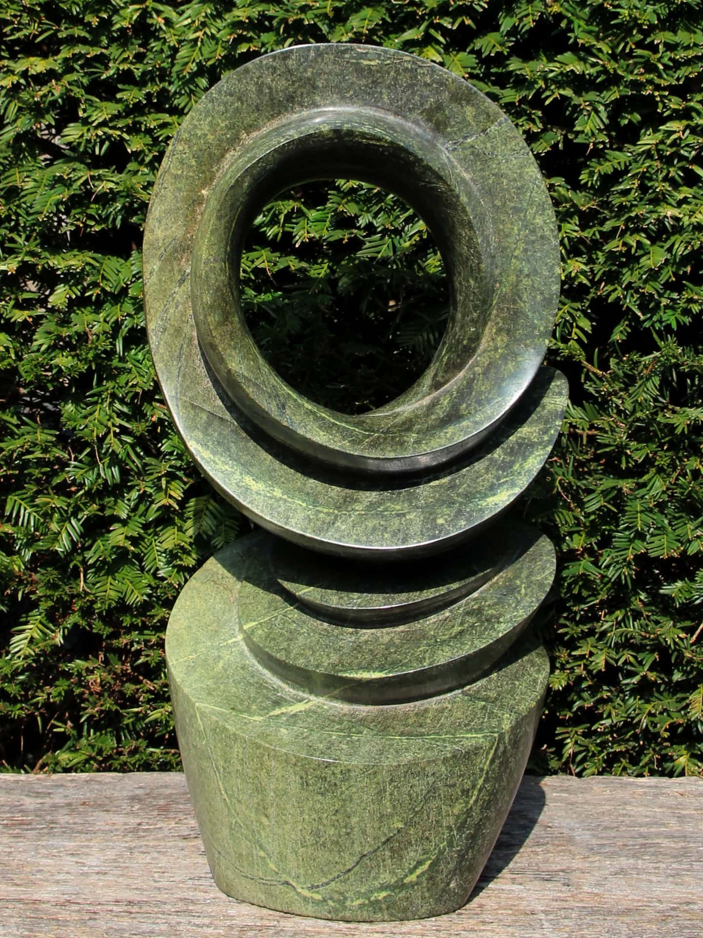 Tuinbeeld - Cheetah jade - Groen - Natuursteen - Excited nr 1 - 54x23x16 cm