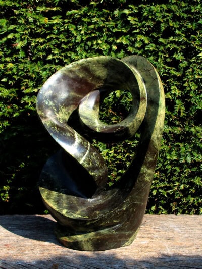 Tuinbeeld – Cheetah jade – Groen – Natuursteen – Together Again – 48x36x27 cm