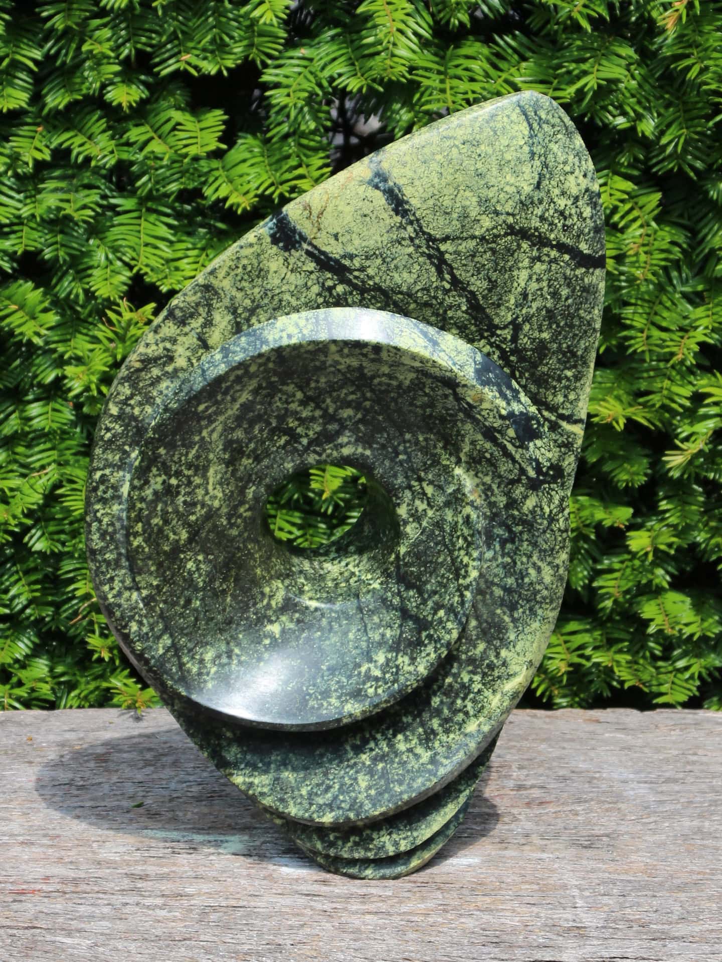 Tuinbeeld - Cheetah jade - Groen - Natuursteen - Tornado - 40x25x11 cm