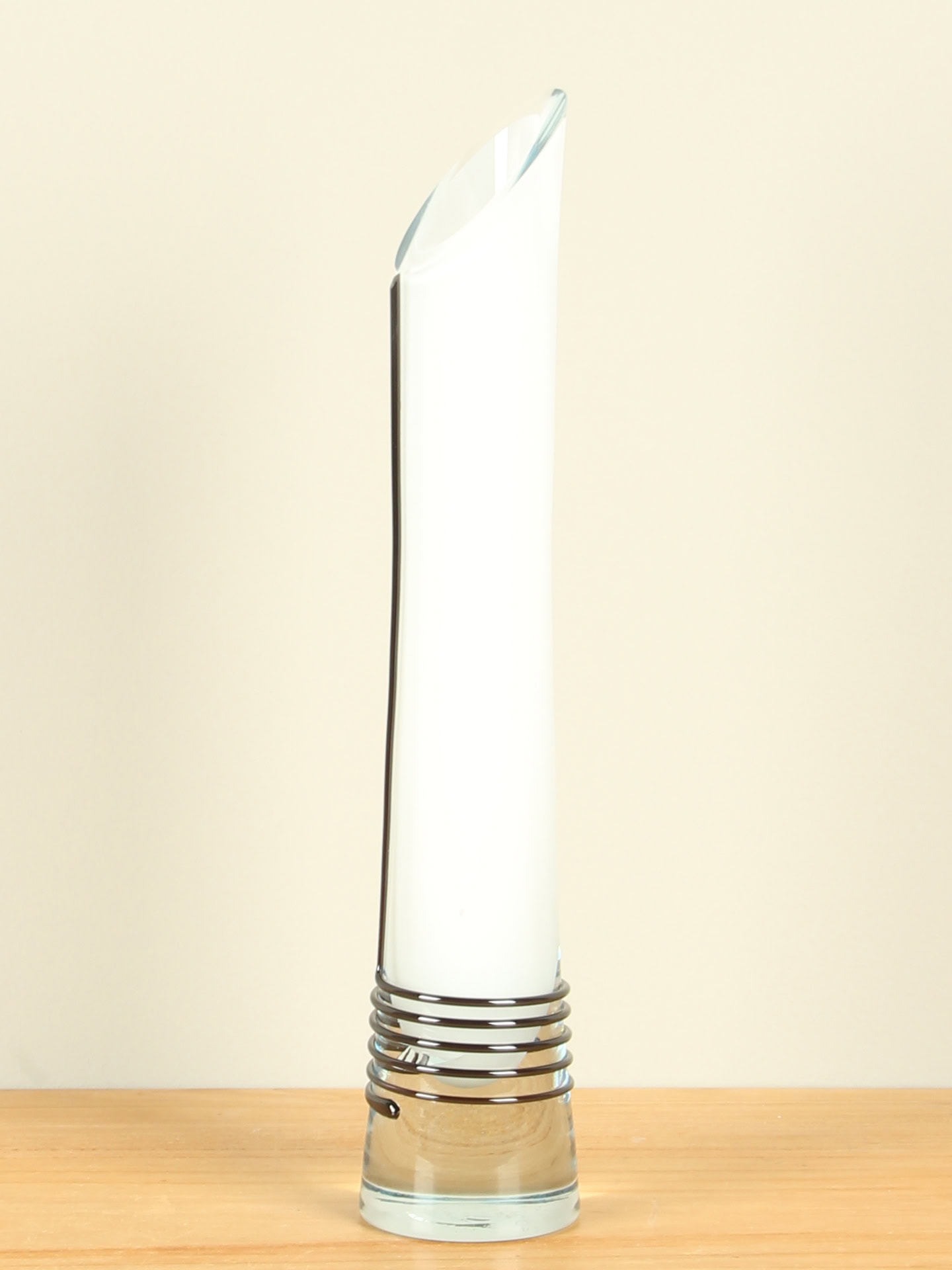 Vaas - Wit - Glas - Met zwarte spiraal