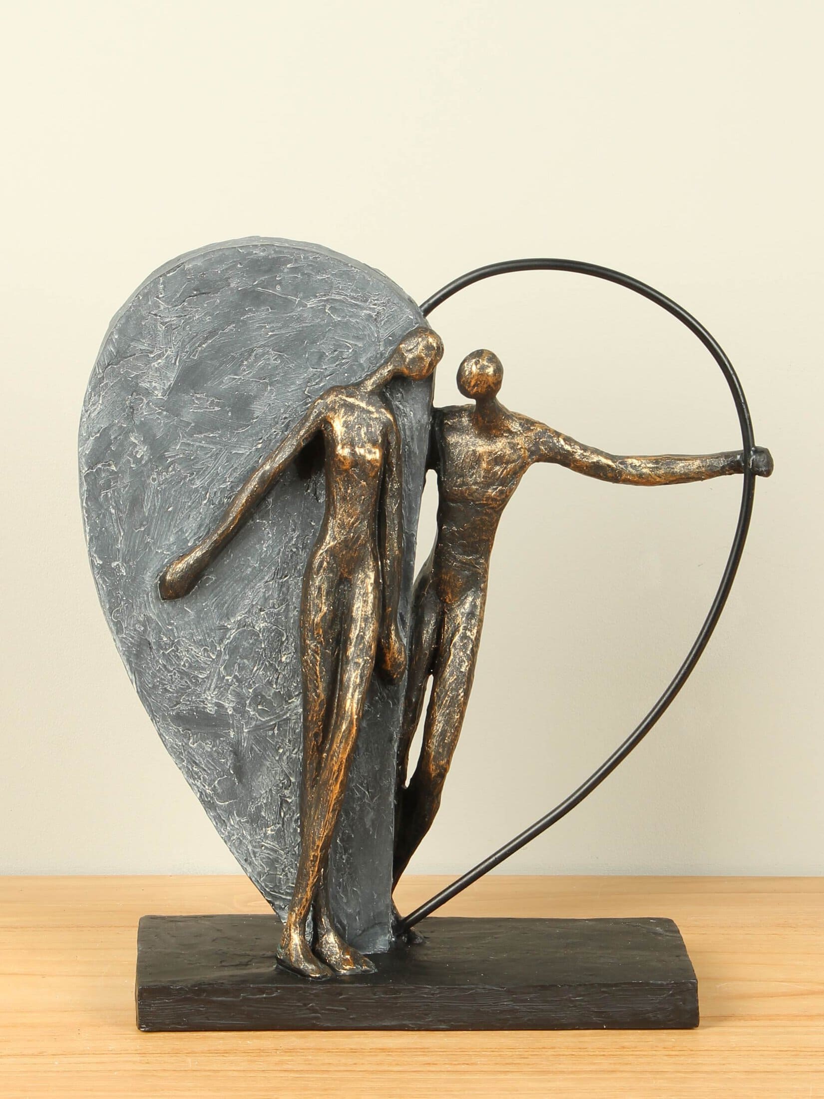 Beeld voor binnen - Bronskleurig - Polystone - Voor altijd in je hart - 31x28x8 cm