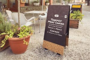 &nbsp;>thisisjustarandomplaceholder<Pizarra con Menu canino en terraza de bar (Copy) | Iberian Press®&nbsp;
