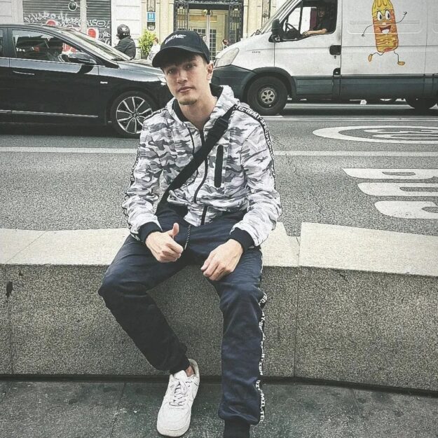 Uzne