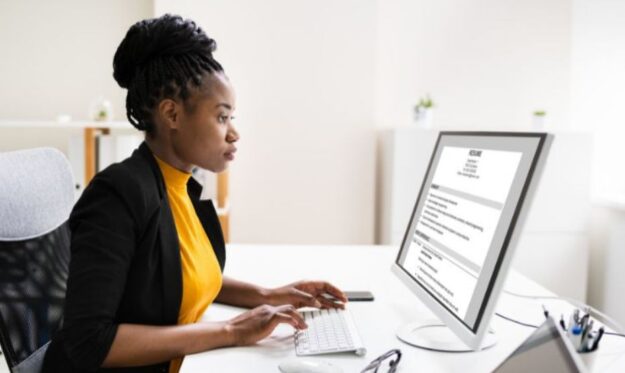 Cursos online para mejorar tu CV sin moverte de casa con Esneca