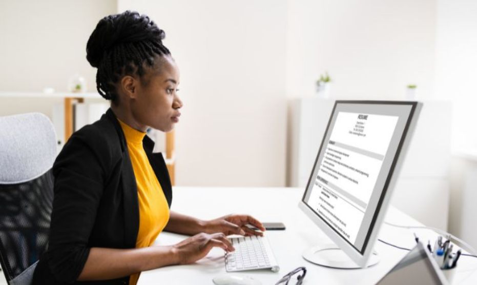 Cursos online para mejorar tu CV sin moverte de casa con Esneca