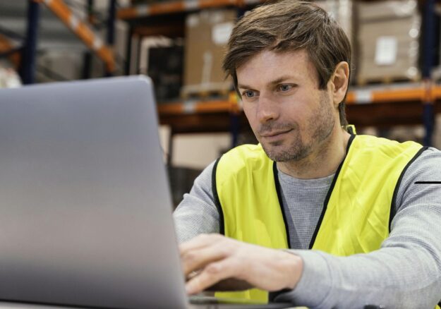 Qué es un ERP y cómo funciona en el sector logístico cuando el control del stock lo cambia todo