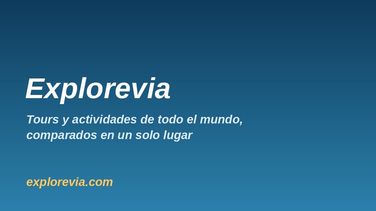 Brand banner for Explorevia: white logo text on a blue gradient with the Spanish tagline and the URL explorevia.com in yellow.