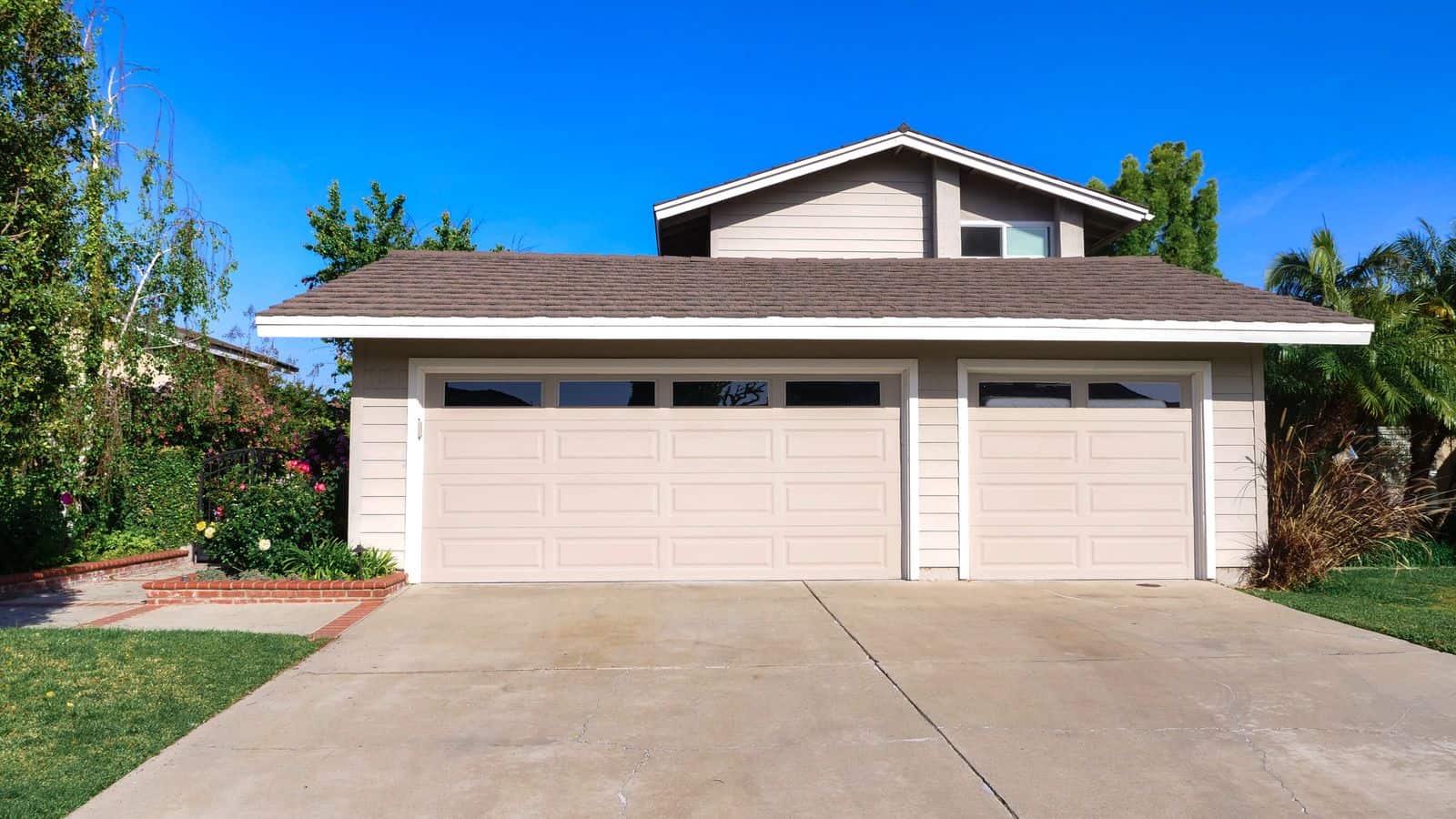 Who Pays for Garage Door Opener Repairs in a Las Vegas Rental, Landlord or Tenant