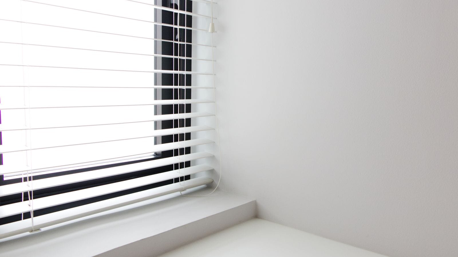 Can a Las Vegas Landlord Charge a Tenant for Blinds Left Behind at Move-Out