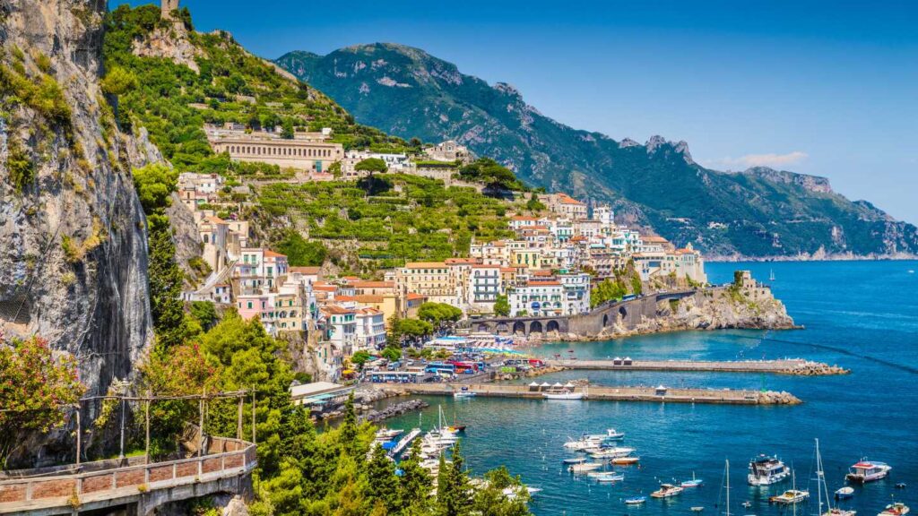 Top 5 Honeymoon Destinations for 2025: Where to Start Your New Journey Together - Image 2