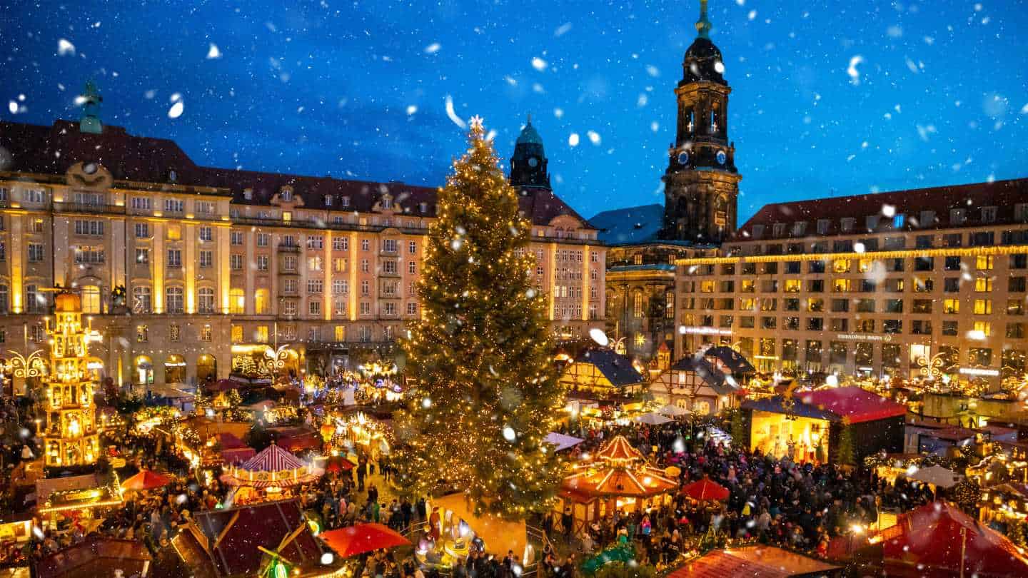 Festive Cruises: Celebrate the Holiday Season with Luxury and Adventure at Sea - Image 1