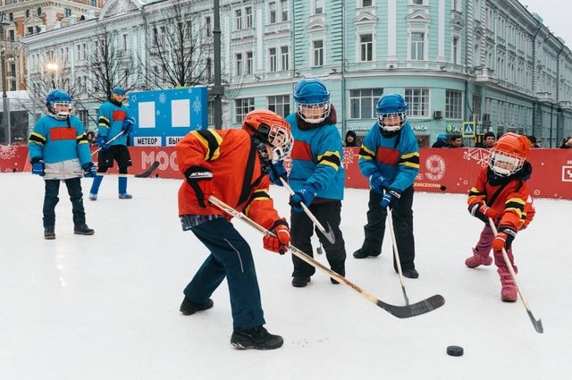 Children playing hockey, an expense parents weigh when they modify child support in Minnesota