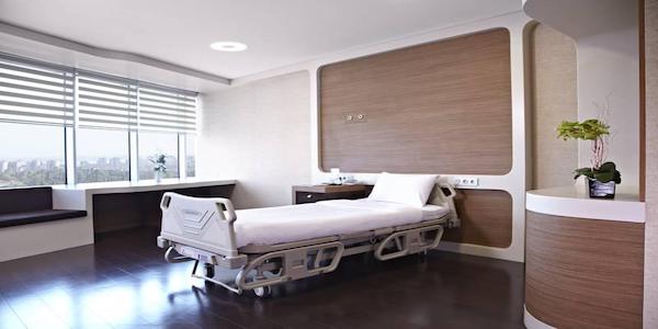 Medical Park Bahçelievler Hospital Patient Room