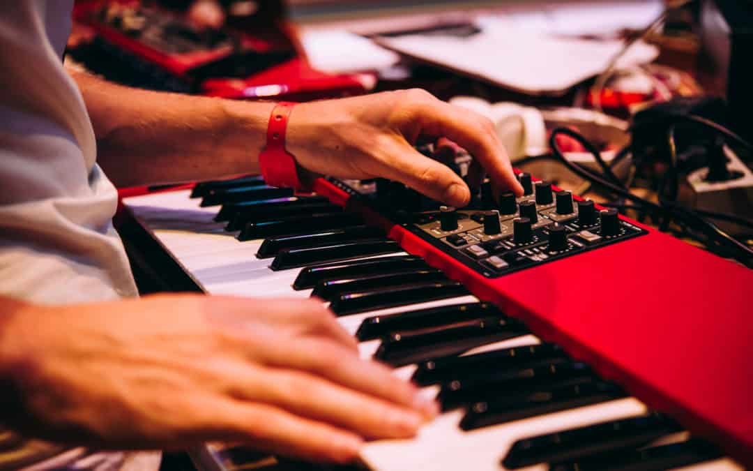 playing synthesizer