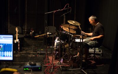 Beat Production 101: Live Drums vs. Drum Machine vs. Hybrid Drumming