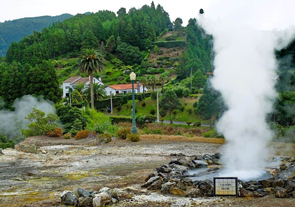 azores-sao-miguel-furnas-caldeira-hot