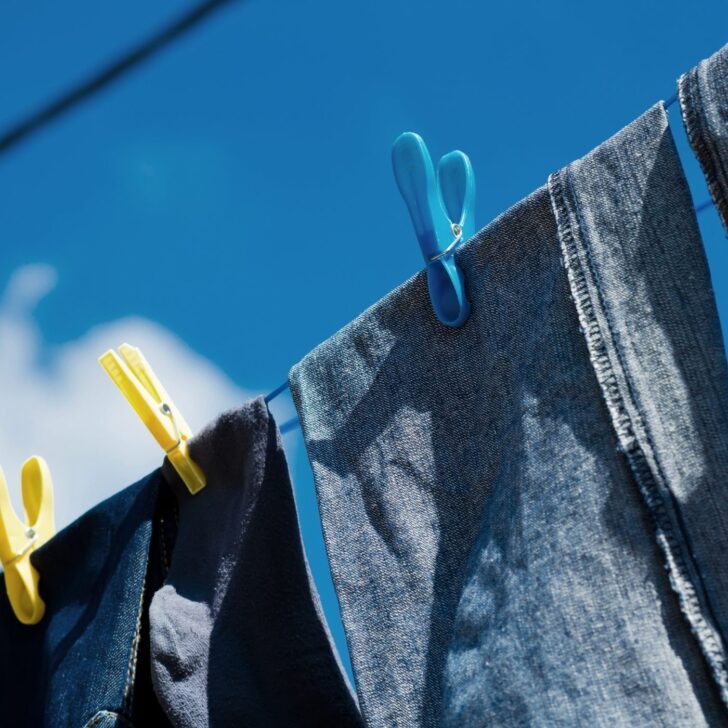 Why Moms Are Raving About This Homemade Laundry Powder Without Borax | The Not so Modern Housewife clothes on a clothesline - homemade laundry powder without borax