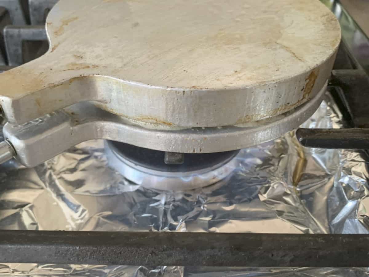 Popoque maker on the stove.