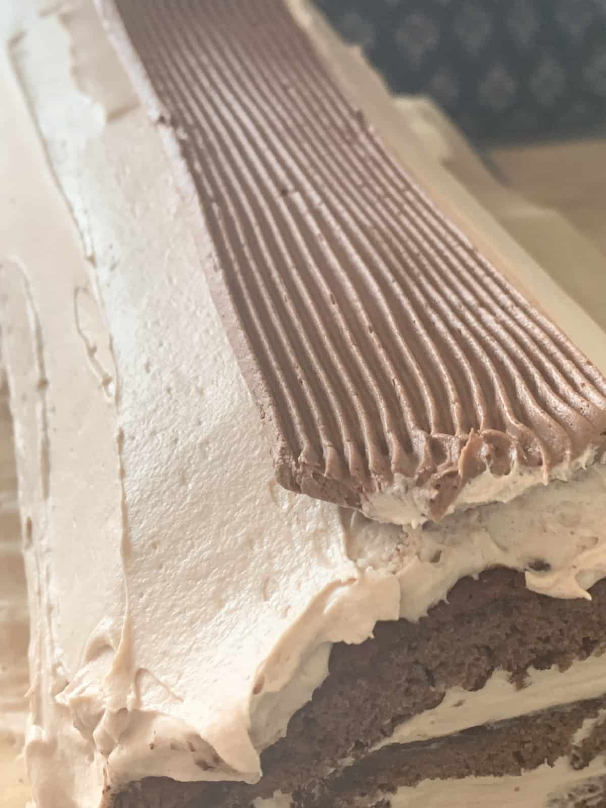 Piping chocolate ganache on the cake.