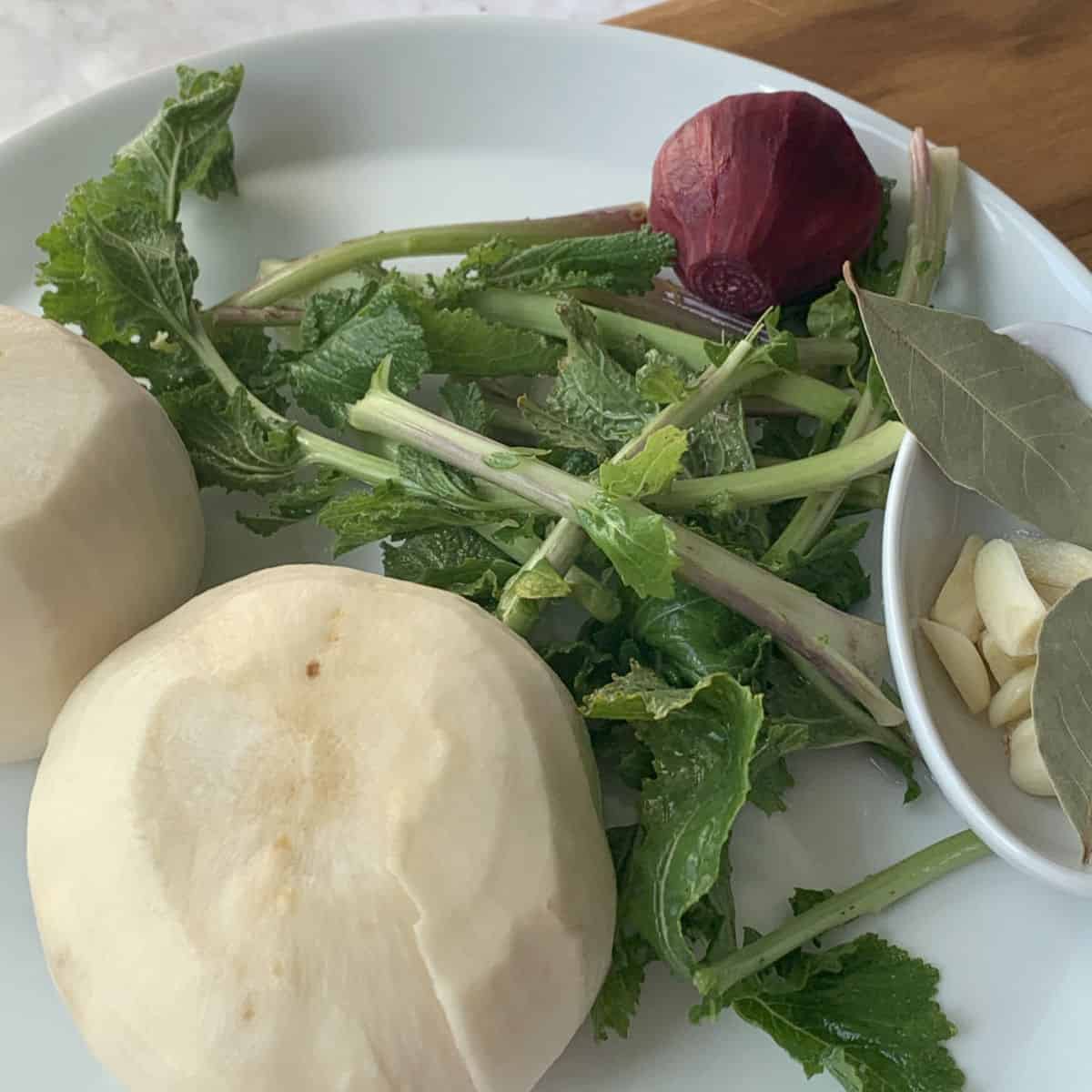 Turnip, garlic and beat on aplate.
