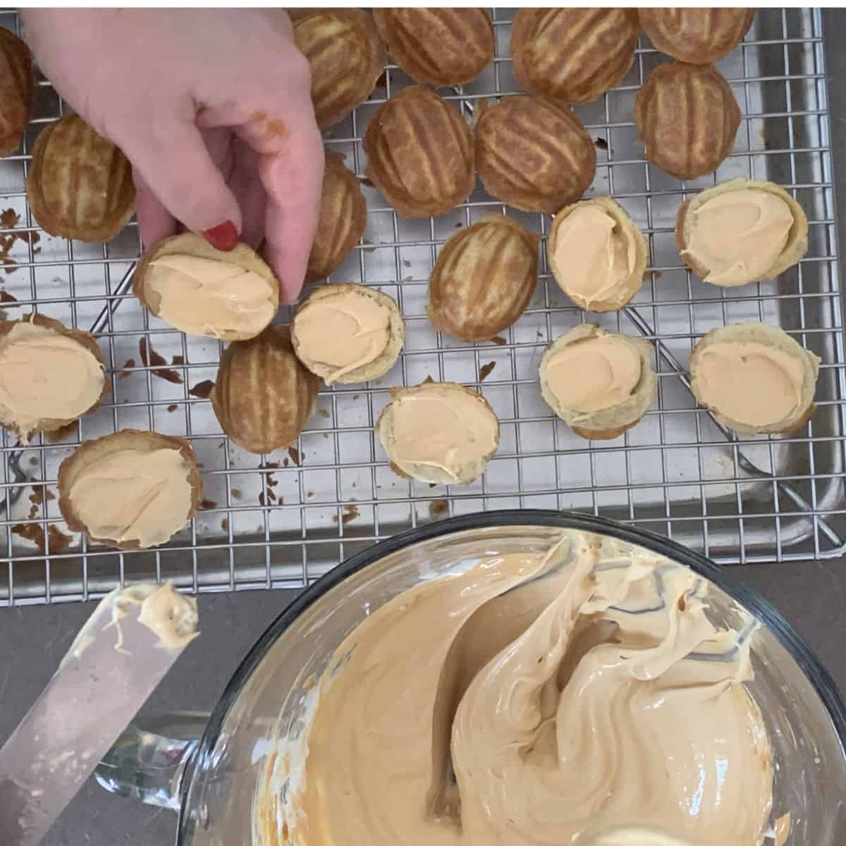 Filling each half with the dolce de leche filling.