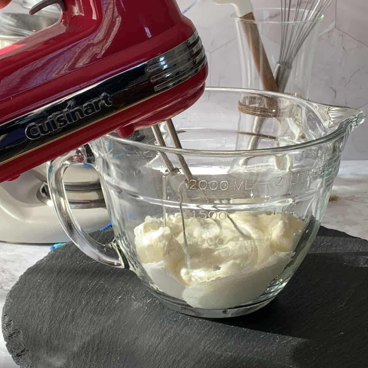 Making the pastry dough for the cake.