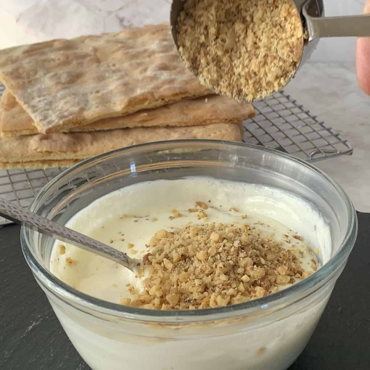 Mixing sugar and sour cream