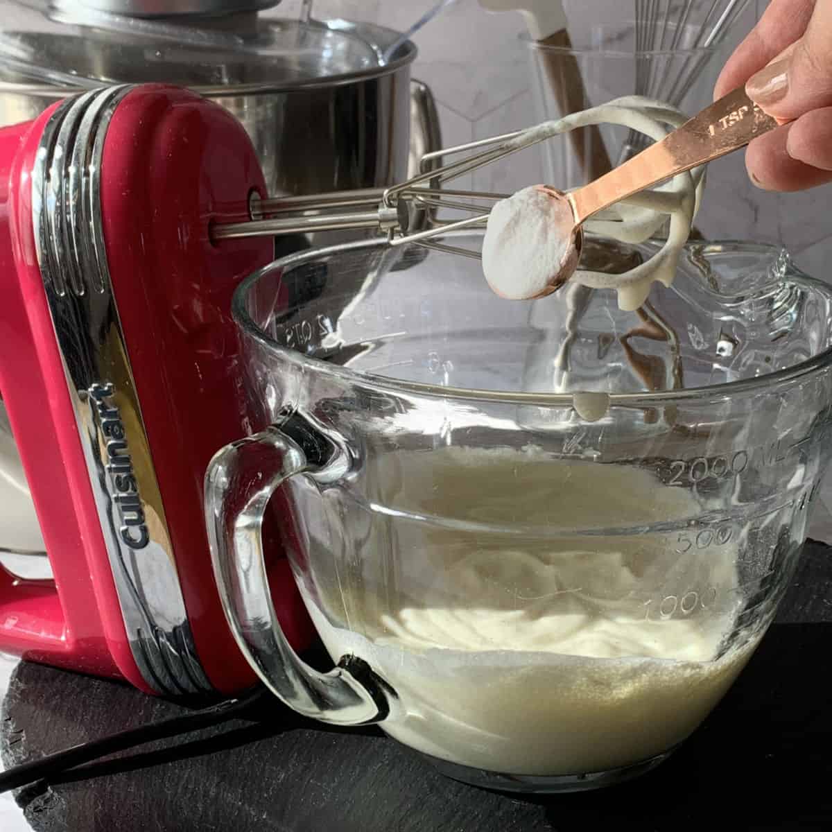 Making the pastry dough for the cake.