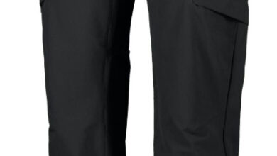 The men's mountain bike shorts are black and have a zipper pocket on the side