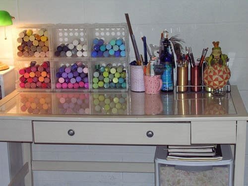 35 Awesome Acrylic Painting Tips That Will Blow Your Mind! 19 plastic cubes for craft paints