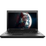 Ελενίδιος υπολογιστής Lenovo με φωτεινή οθόνη, ιδανικός για εργασία και ψυχαγωγία.