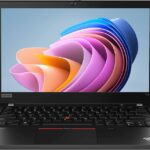 Φωτογραφία φορητού υπολογιστή Lenovo με έγχρωμη οθόνη και πλήκτρα.