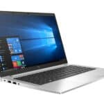 Φωτογραφία φορητού υπολογιστή με Windows 10, έτοιμο για αγορά και αναβάθμιση.