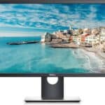 Οθόνη Dell με όμορφη παραλία και πολυκατοικίες, ιδανική για εργασία και ψυχαγωγία.