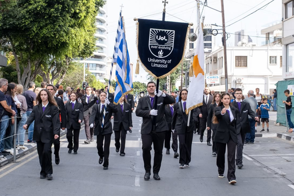 uol 28 october parade (1)