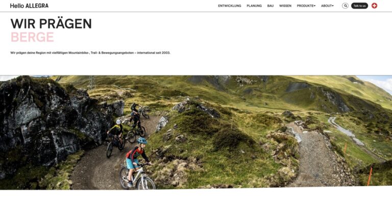 - Parque de aventuras en sendero de montaña, ciclismo de montaña en la naturaleza alpina.