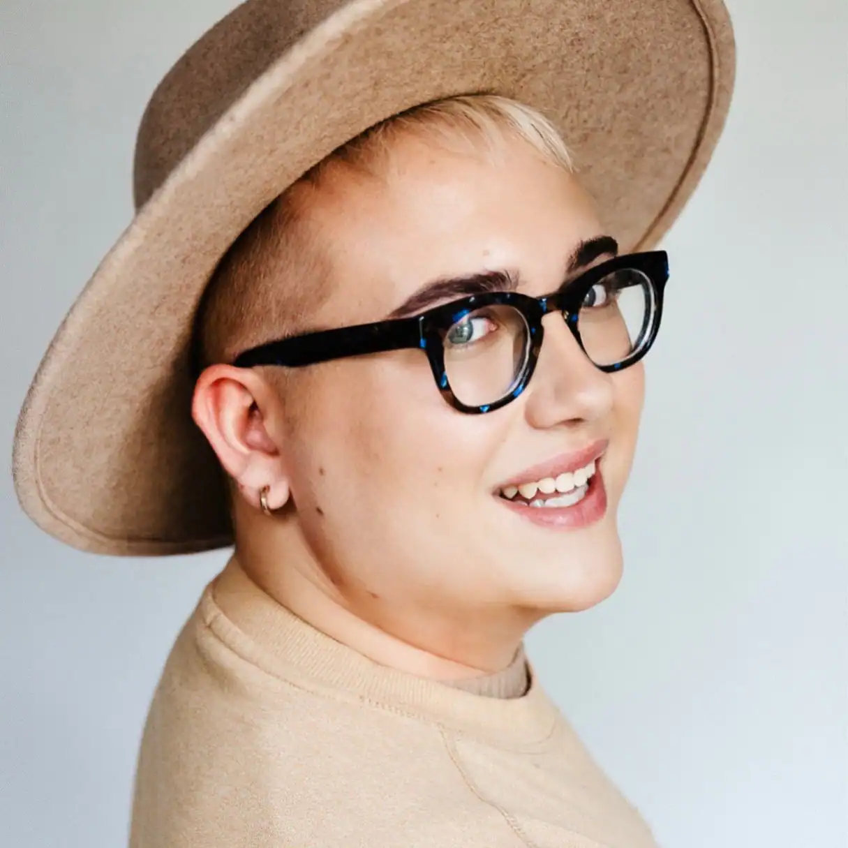 Gunnar, makeup artist at Ziel Bridal
