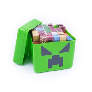 Groene Minecraft-achtige doos met magnetische bouwblokjes en karakter.
