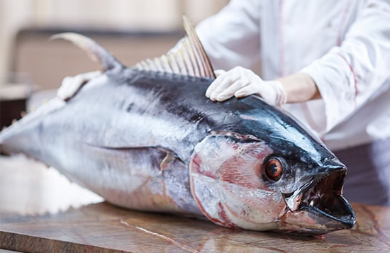 cook-cooks-big-tuna-in-a-restaurant