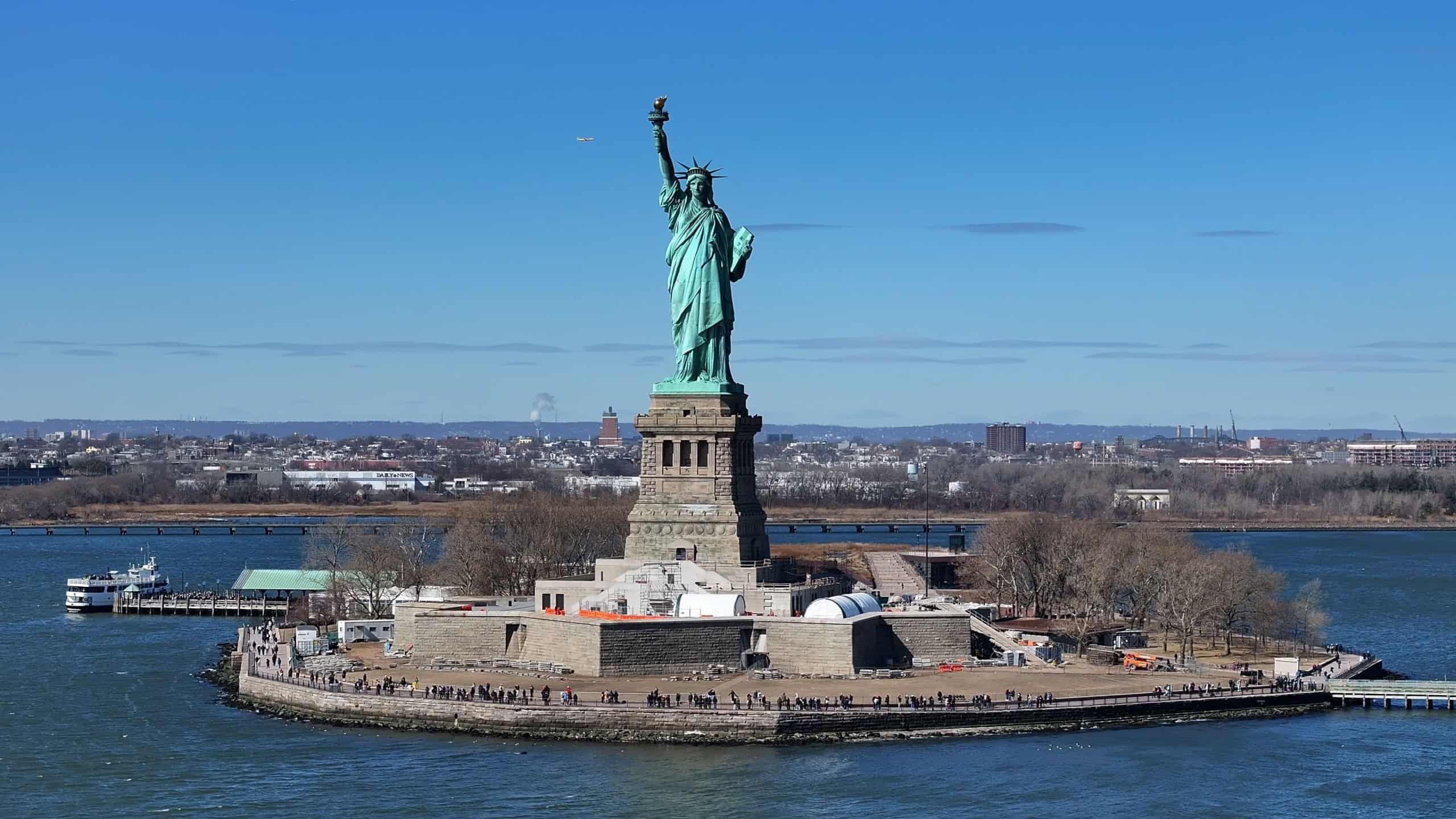 Statue Of Liberty At Manhattan In New York United States. Liberty Island. Port Of New York Scene. Statue Of Liberty At New York United States. Boat Sailing Scenery.