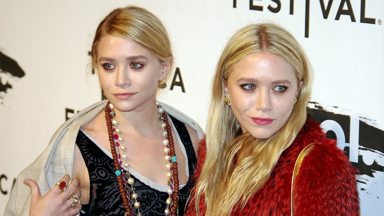 https://en.wikipedia.org/wiki/Mary-Kate_and_Ashley_Olsen