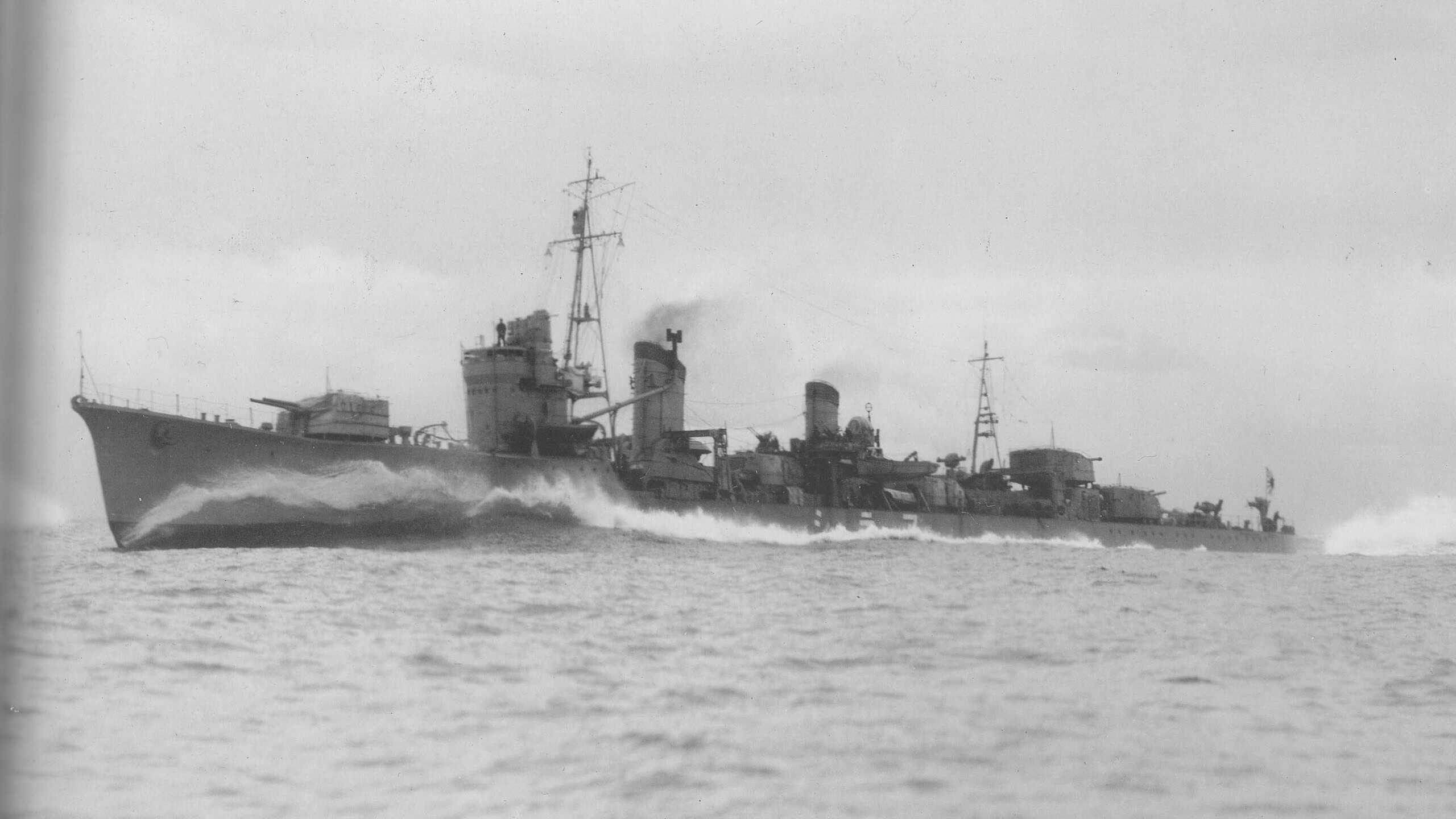 Japanese destroyer Arashi underway in December 1940