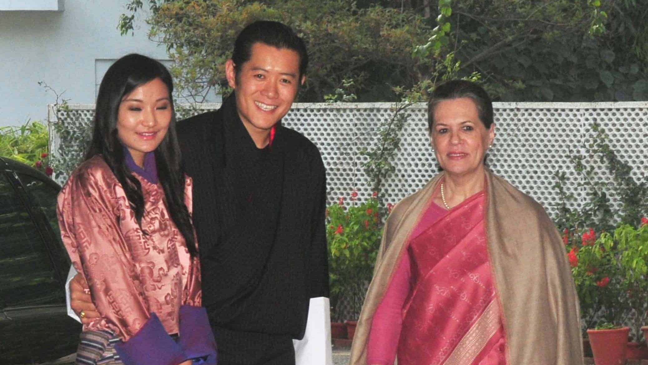 The Chairperson, National Advisory Council, Smt. Sonia Gandhi with the King of Bhutan, His Majesty Jigme Khesar Namgyel Wangchuck and the Bhutan Queen, Her Majesty Jetsun Pema Wangchuck, in New Delhi on January 25, 2013