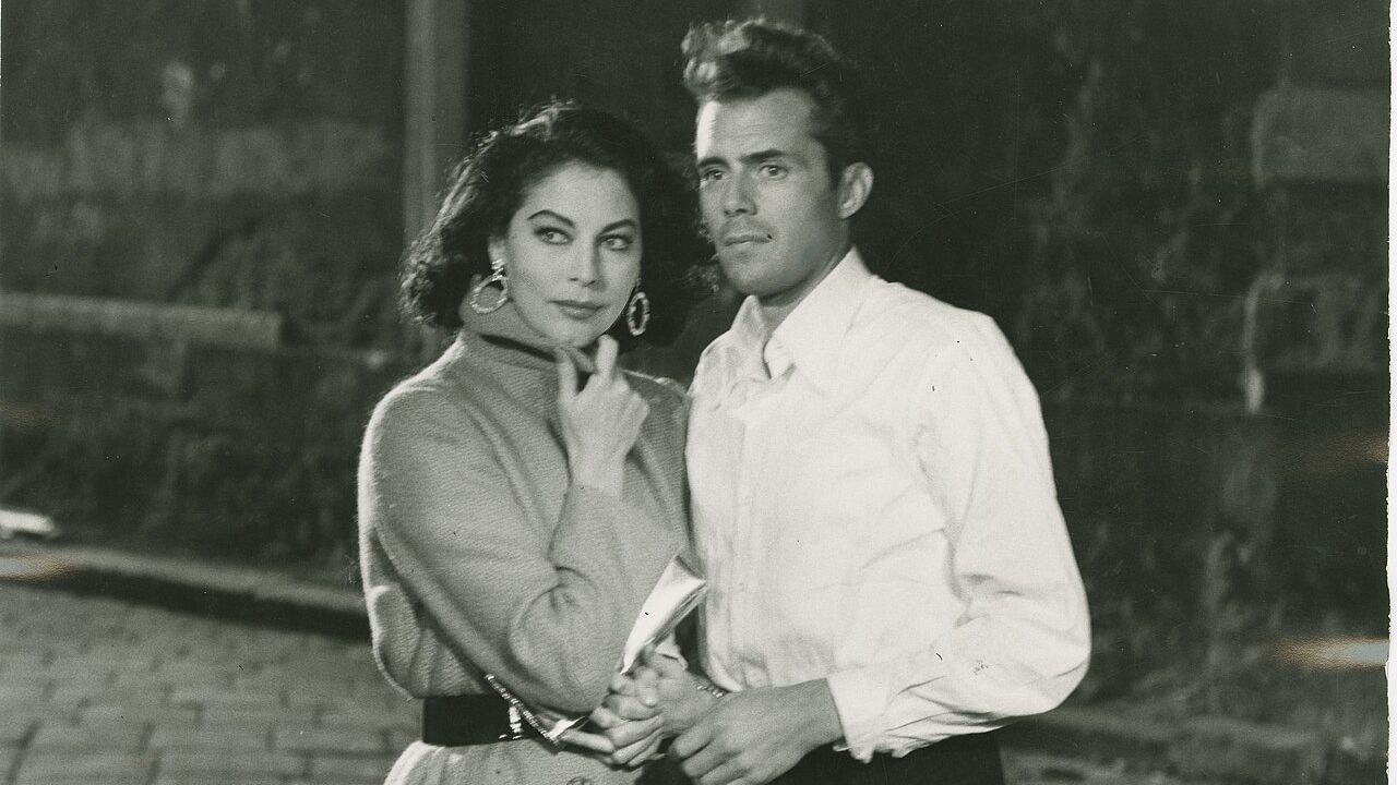 Photo Ava Gardner and Dirk Bogarde in a scene from The Angel Wore Red