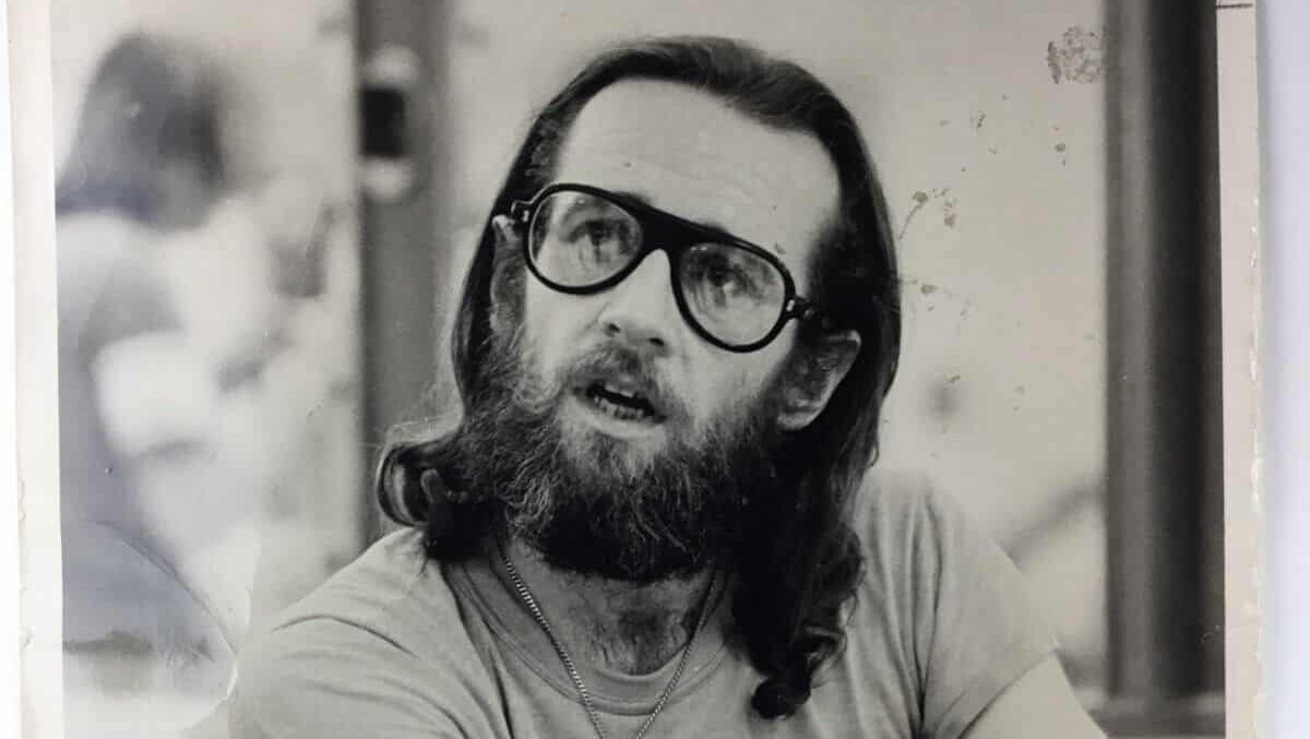 Portrait photograph of George Carlin