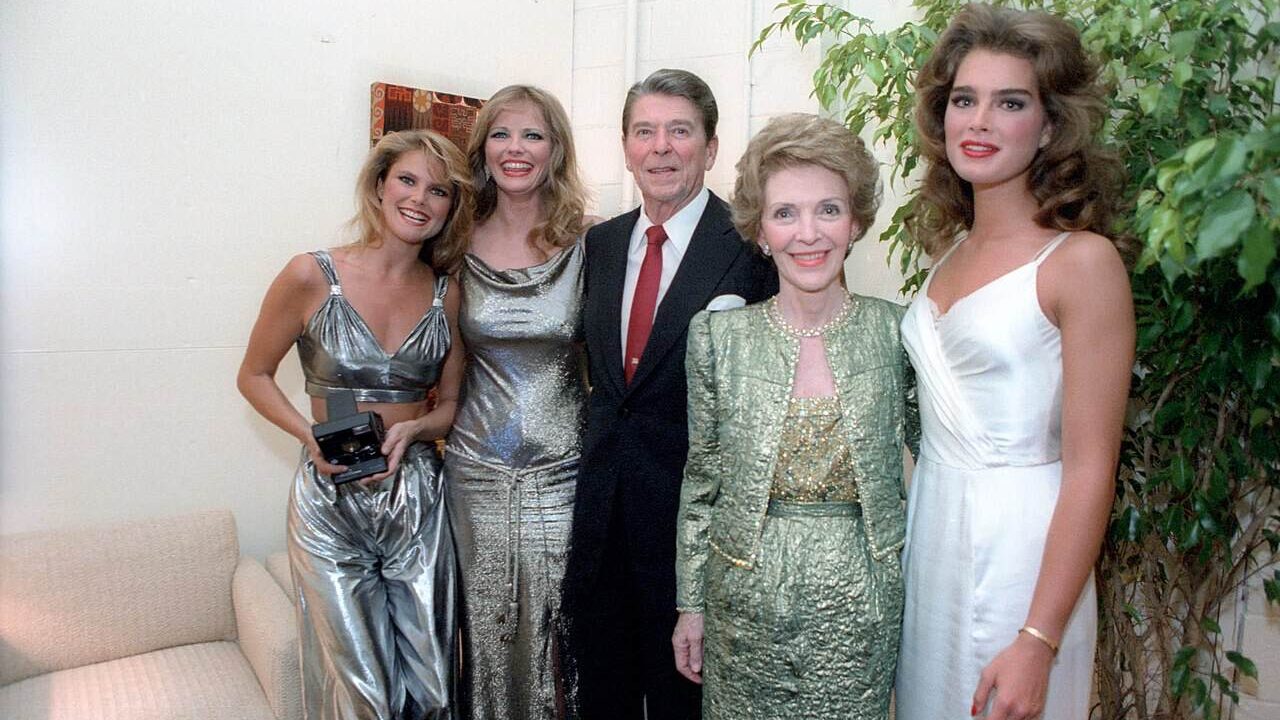 President Ronald Reagan and Nancy Reagan Posing for Photo with Christie Brinkley Cheryl Tiegs and Brooke Shields at a Tribute to Bob Hope'S 80Th Birthday at The Kennedy Center