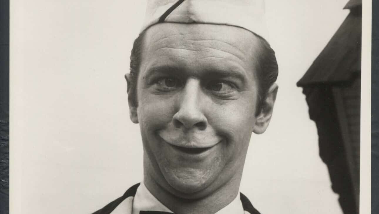 With Six You Get Eggroll (1968) publicity photo of George Carlin
