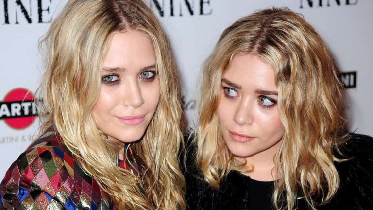 Mary-Kate Olsen, Ashley Olsen at New York Premiere of NINE, The Ziegfeld Theatre, New York, NY December 15, 2009