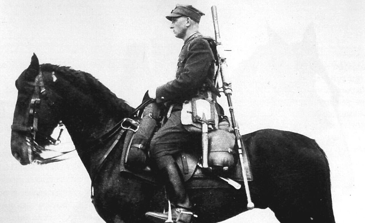 Polish uhlan with wz. 35 anti-tank rifle. Military instruction published in Warsaw in 1938.