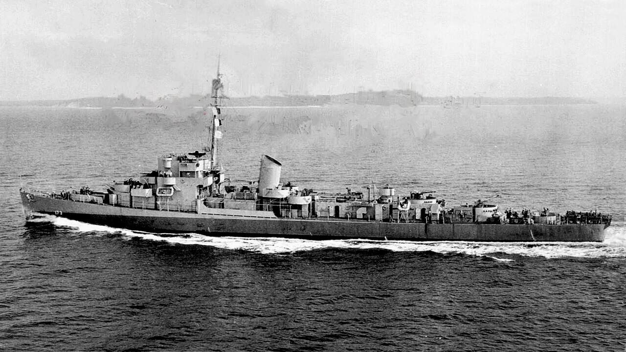 USS Eldridge (DE-173) underway at sea, circa in 1944